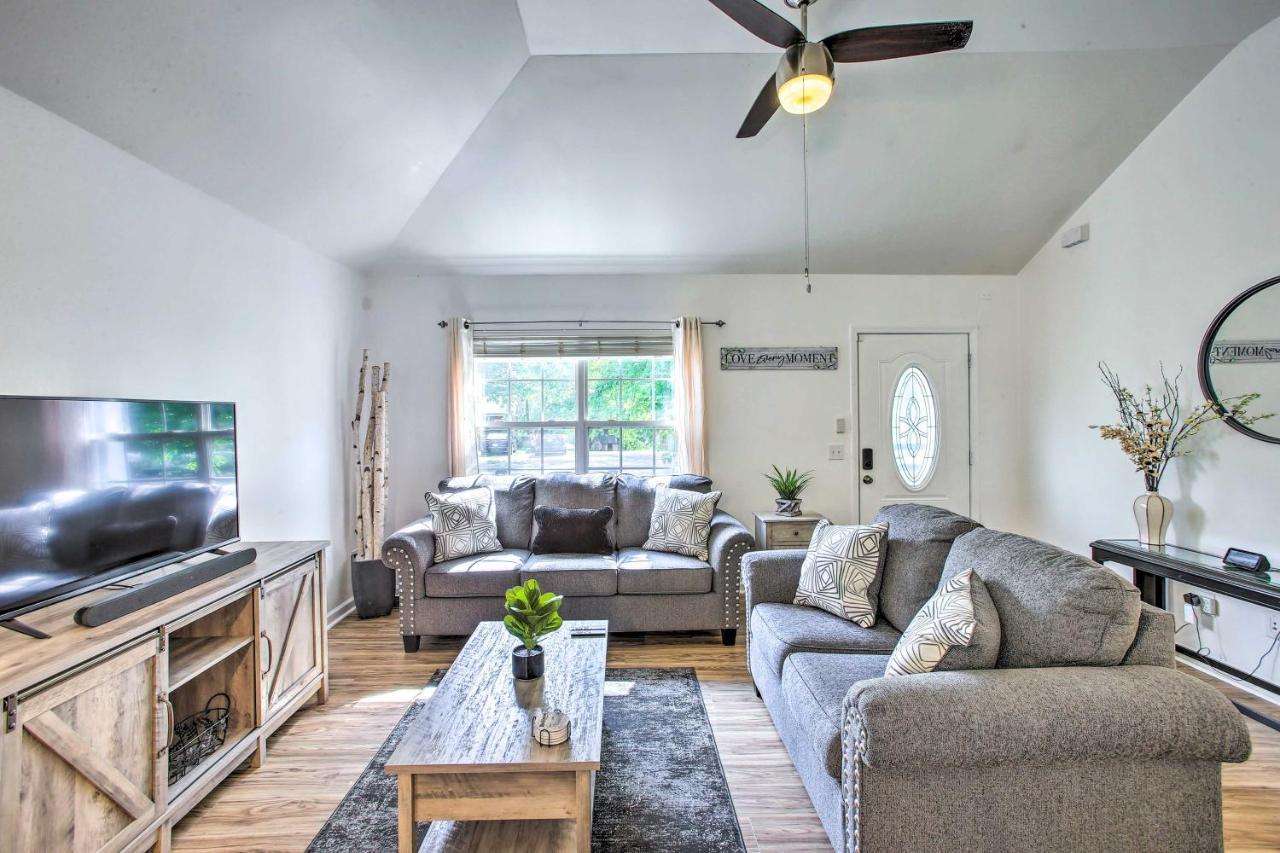 Villa Charming Springfield Escape With Furnished Deck Extérieur photo