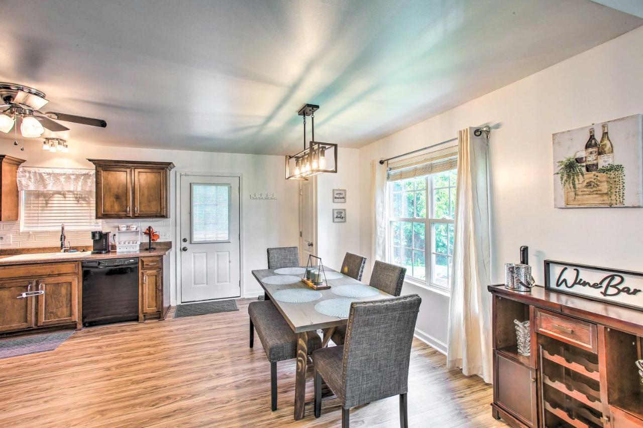 Villa Charming Springfield Escape With Furnished Deck Extérieur photo