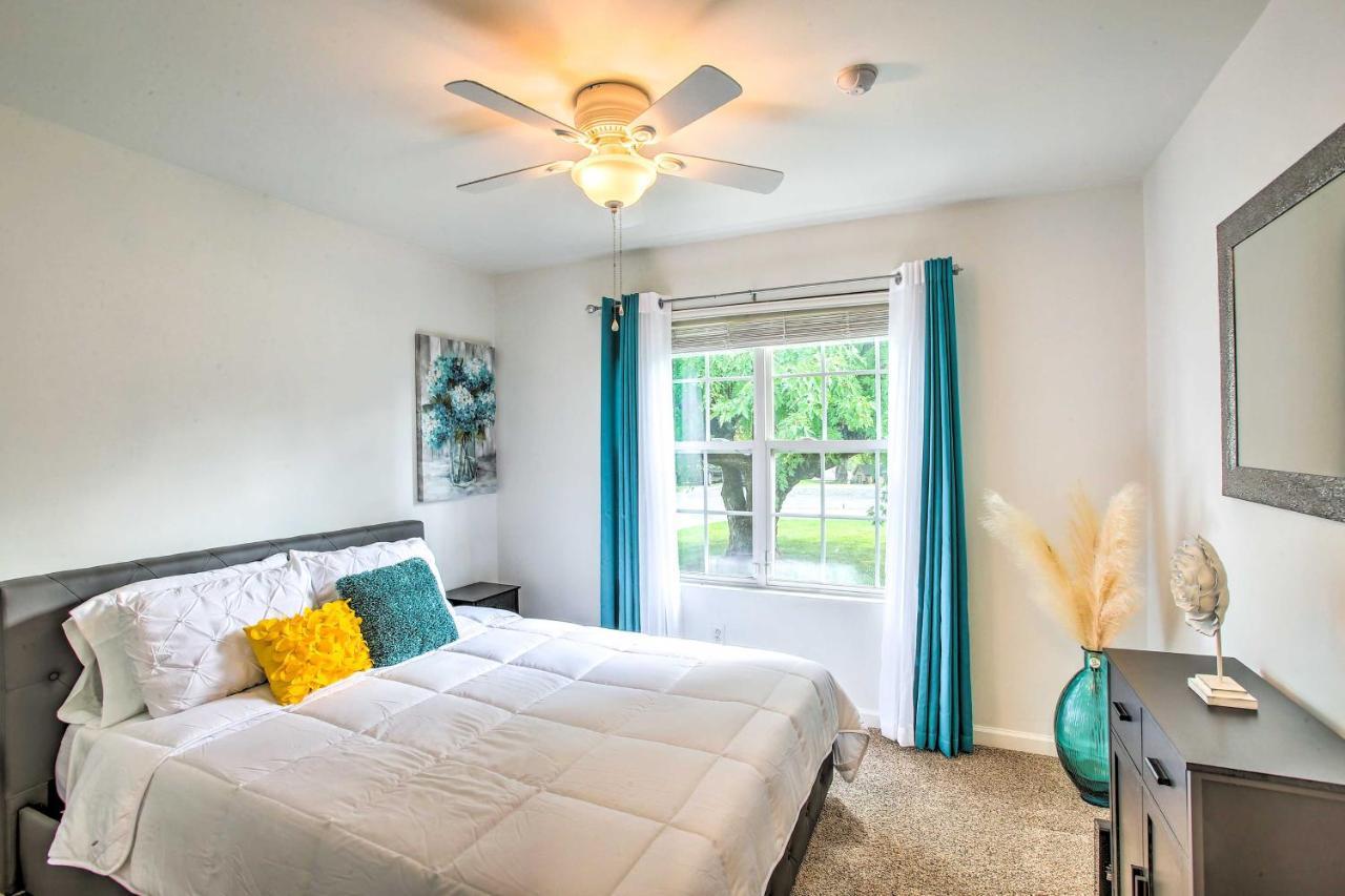 Villa Charming Springfield Escape With Furnished Deck Extérieur photo